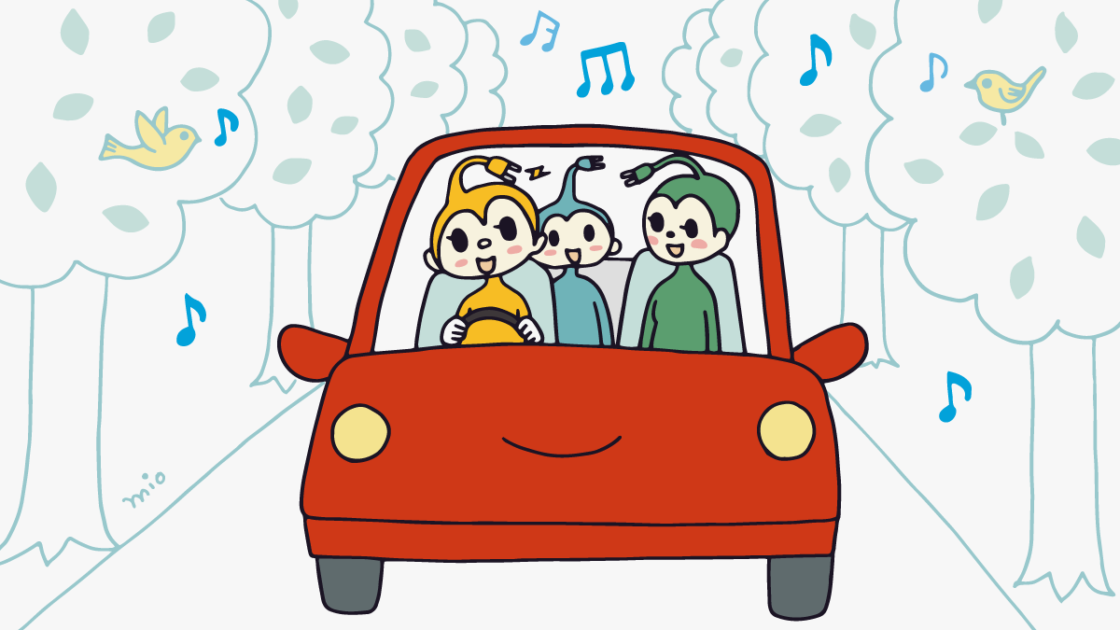 イラスト:赤いEVで楽しげにドライブする3人のEVの妖精